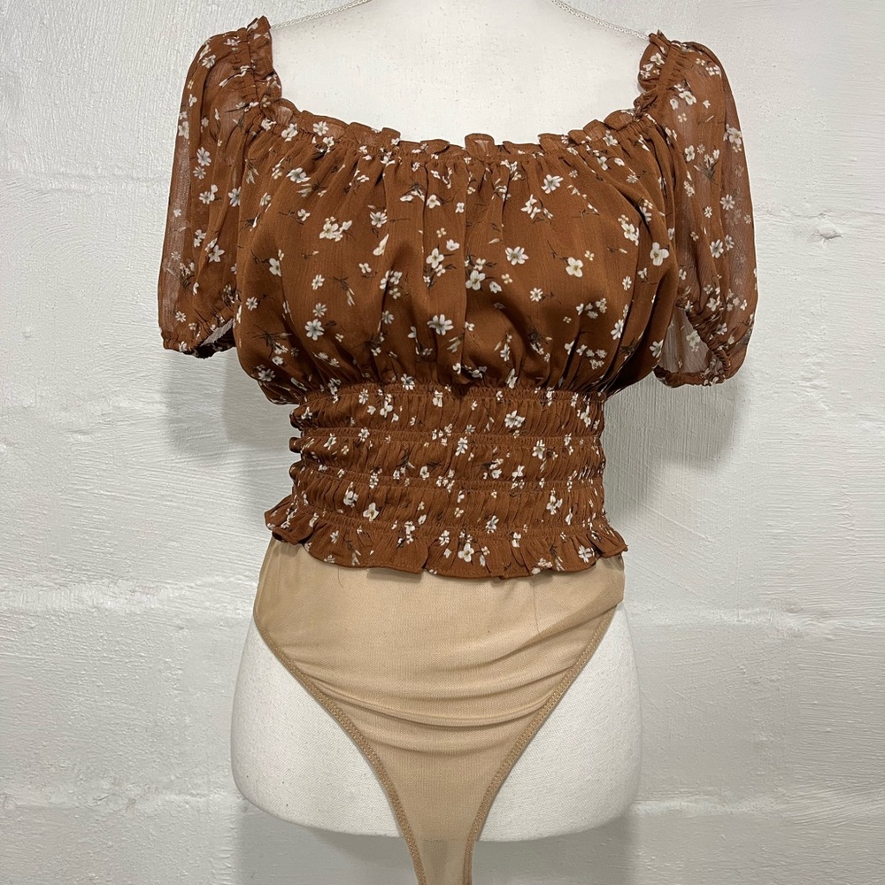 ASTR THE LABEL DITZY FLORAL BODYSUIT - Picture 7 of 15